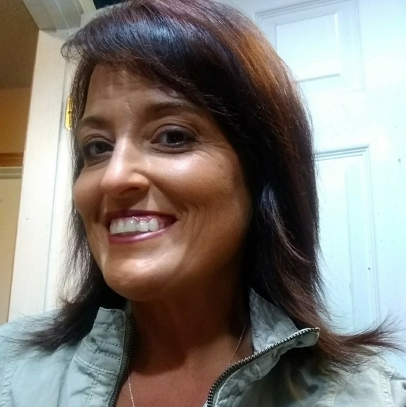 Meet your Posher, Renee - Picture 2 of 2